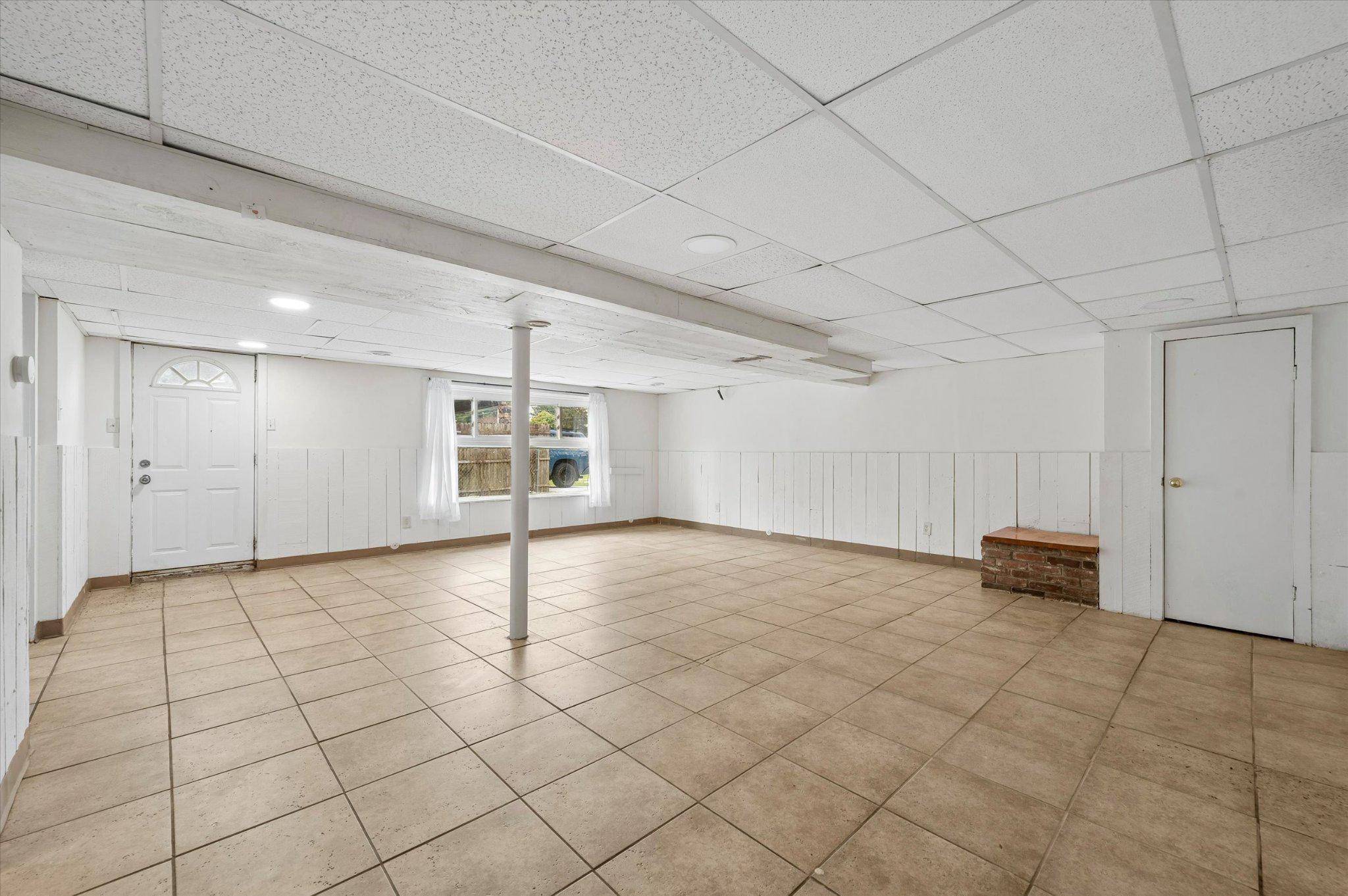 VILLAGE GREEN - Residential