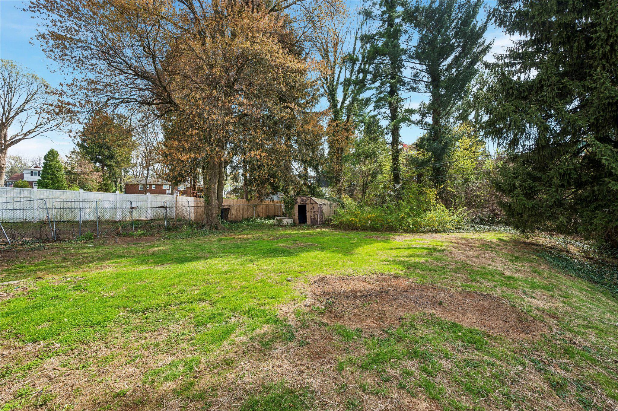 VILLAGE GREEN - Residential