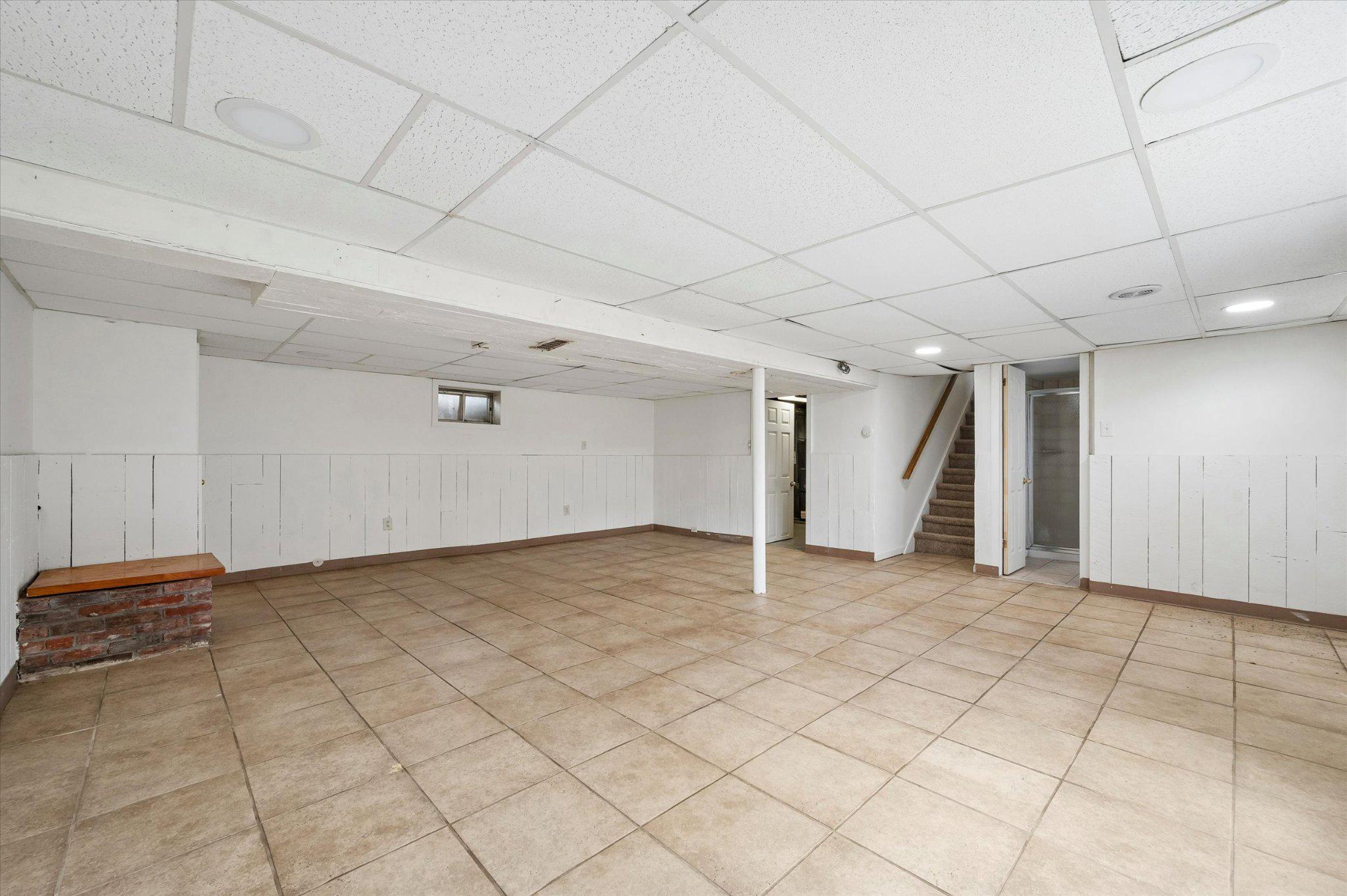 VILLAGE GREEN - Residential