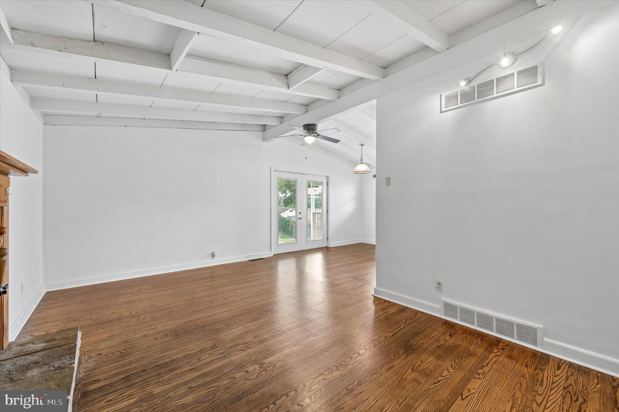 VILLAGE GREEN - Residential