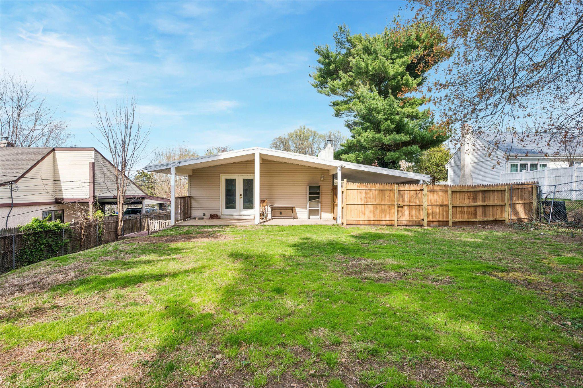 VILLAGE GREEN - Residential