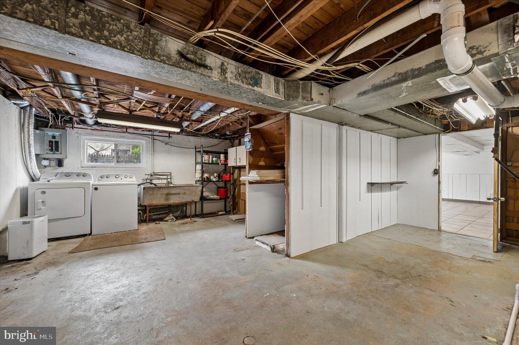 VILLAGE GREEN - Residential