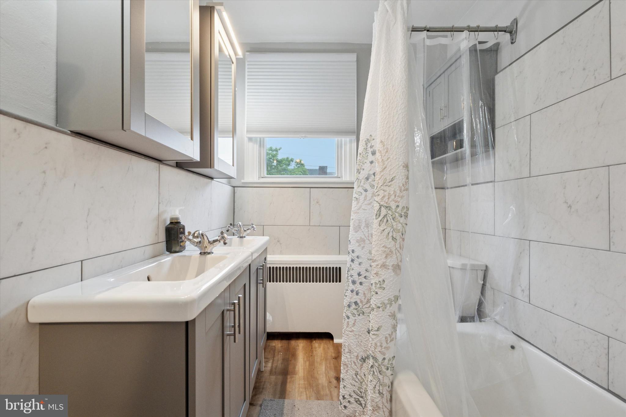 ROXBOROUGH - Residential