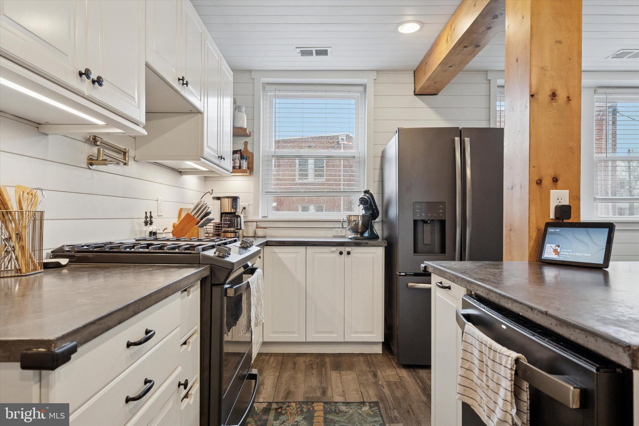 ROXBOROUGH - Residential