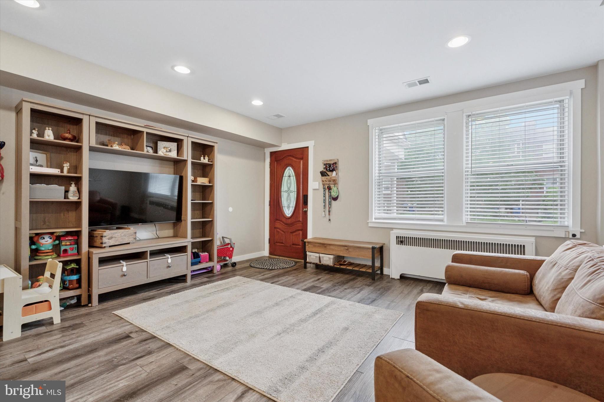ROXBOROUGH - Residential
