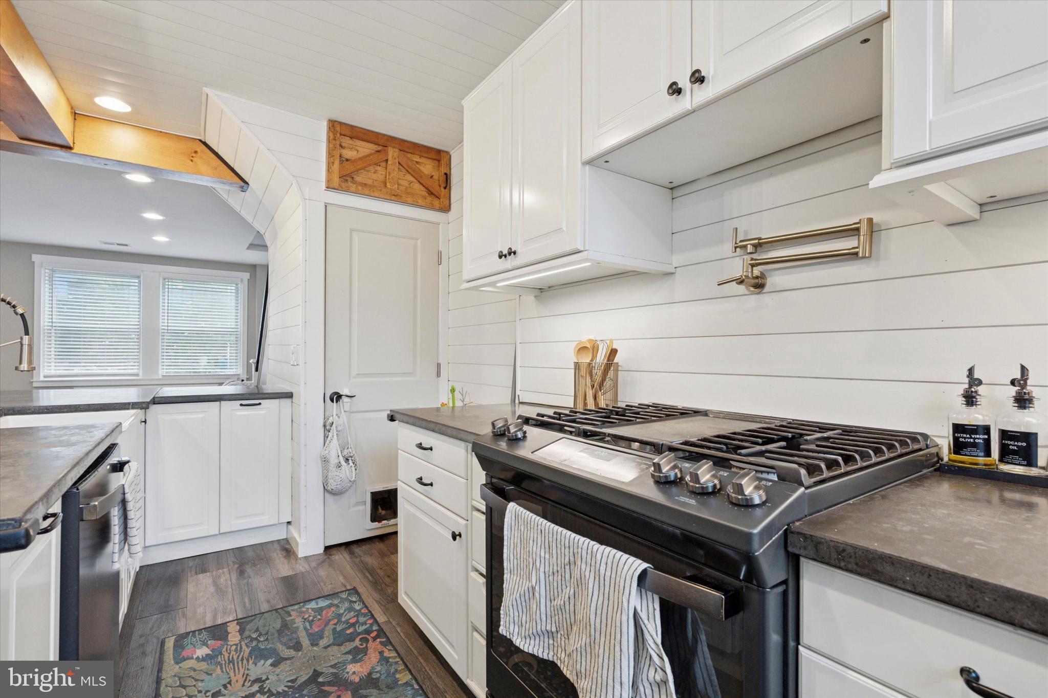 ROXBOROUGH - Residential