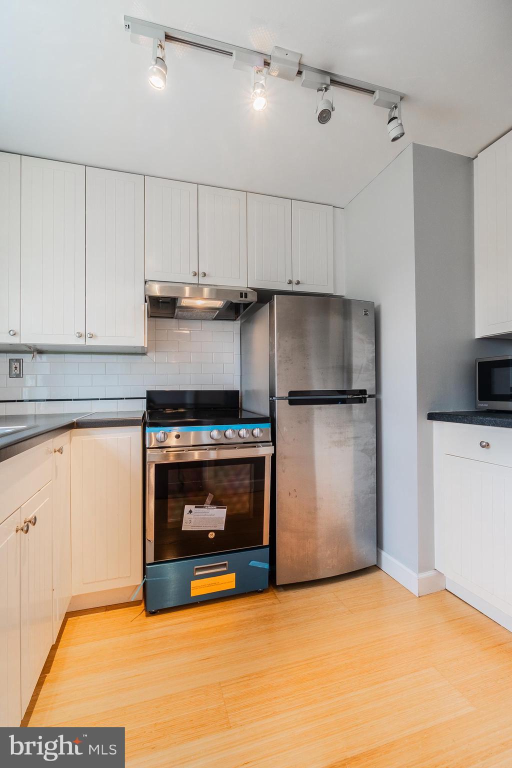 COLONIAL VILLAGE - Residential Lease