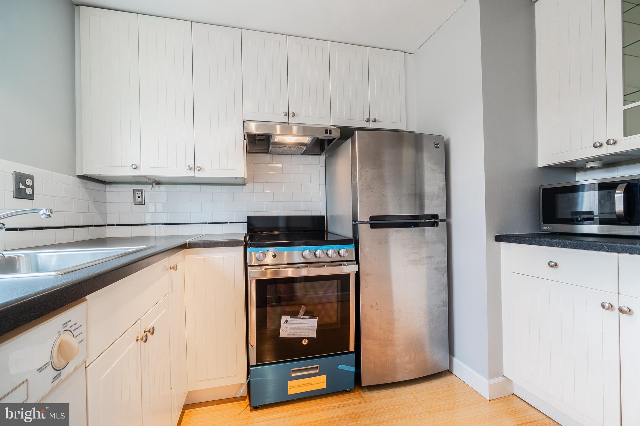 COLONIAL VILLAGE - Residential Lease