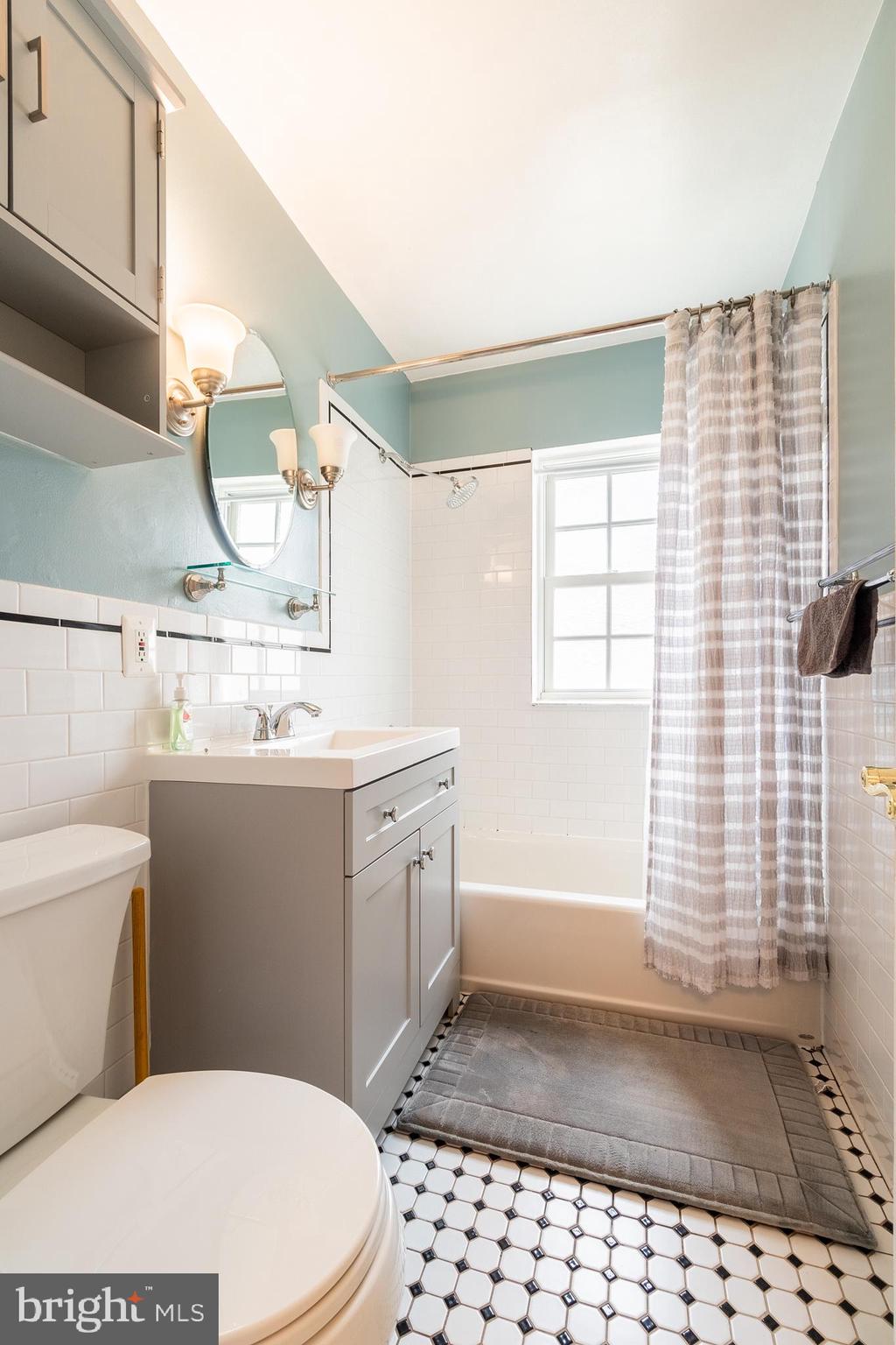 COLONIAL VILLAGE - Residential Lease