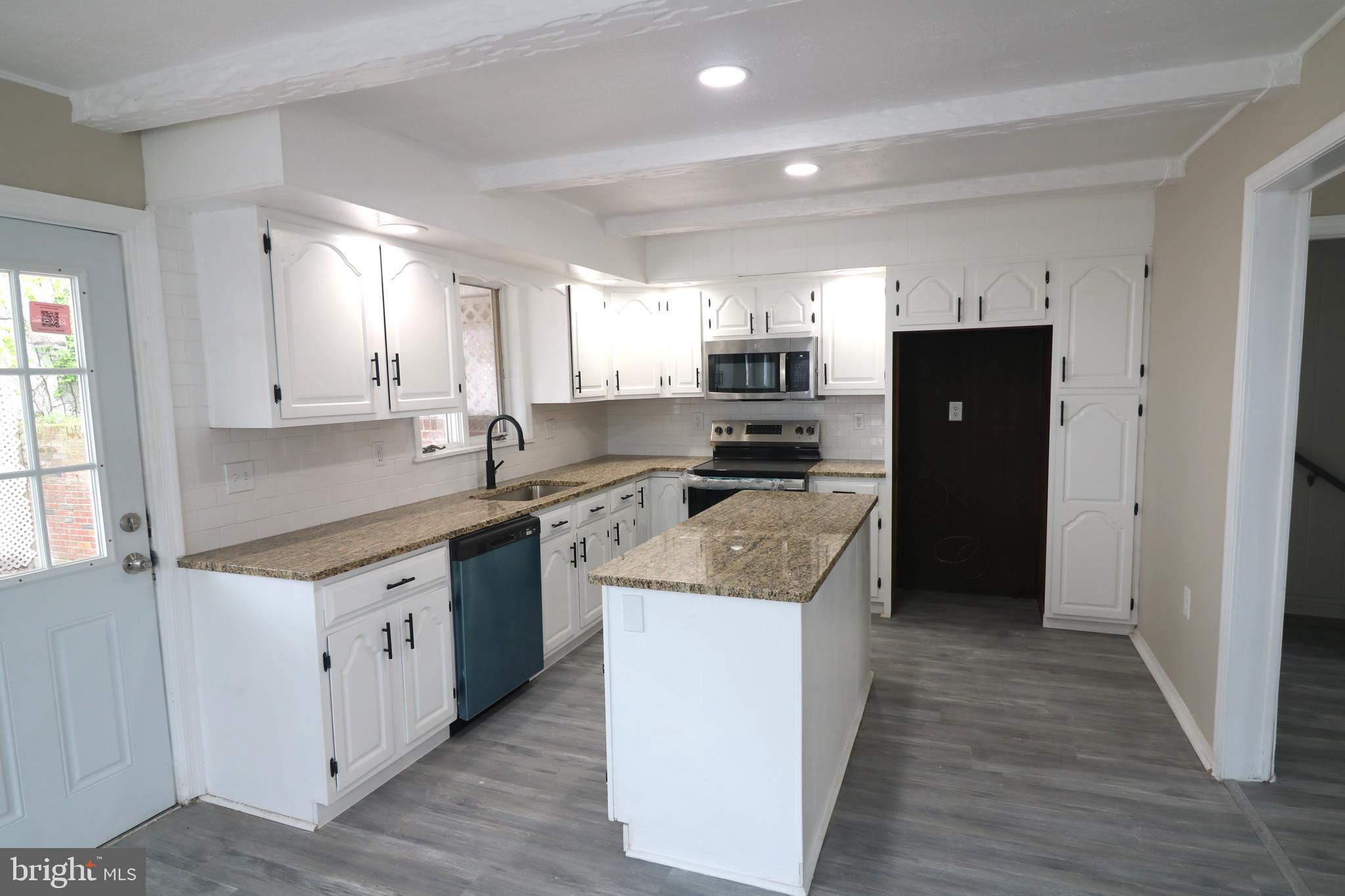100 W CHERRY STREET