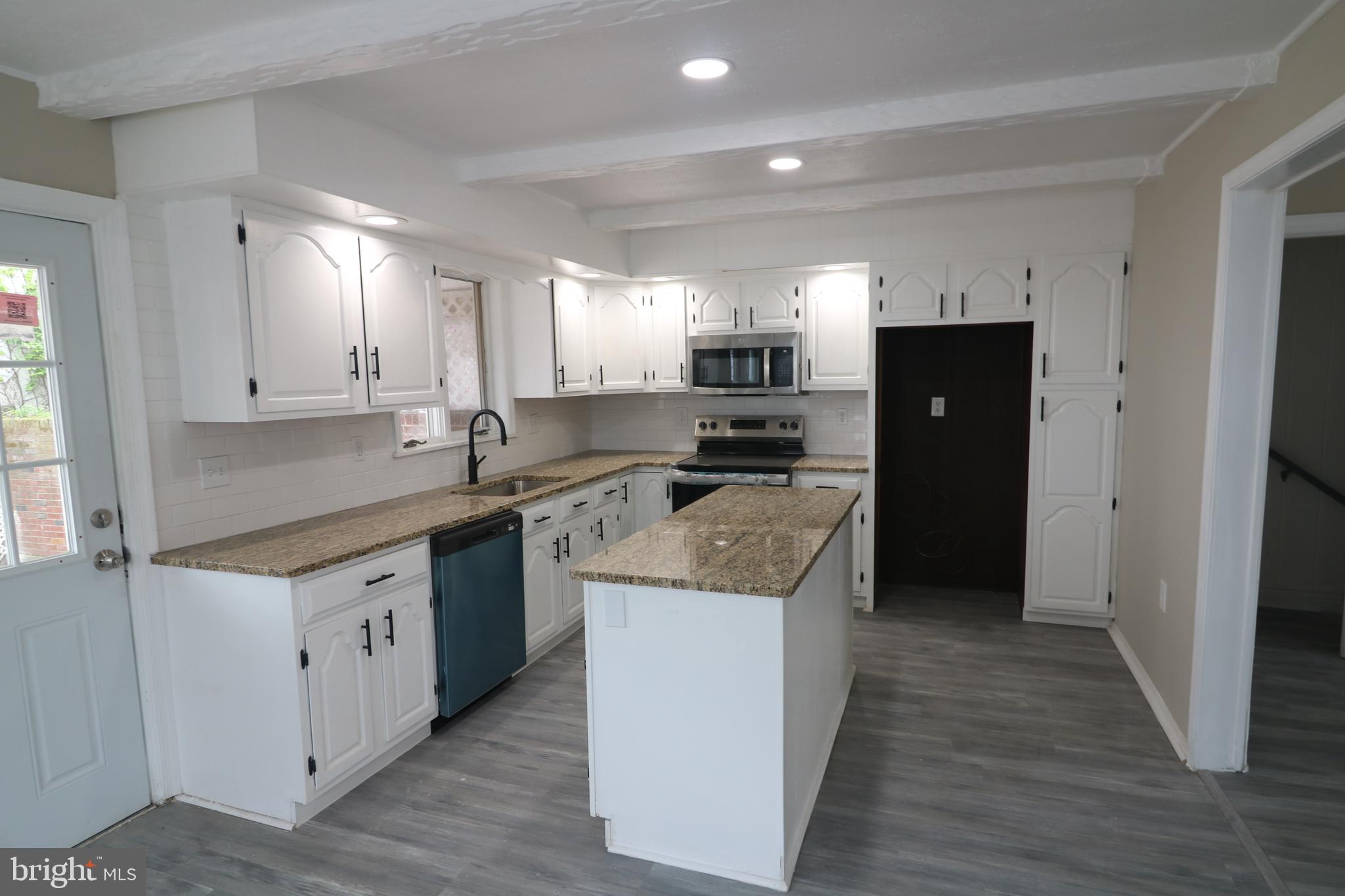 100 W CHERRY STREET