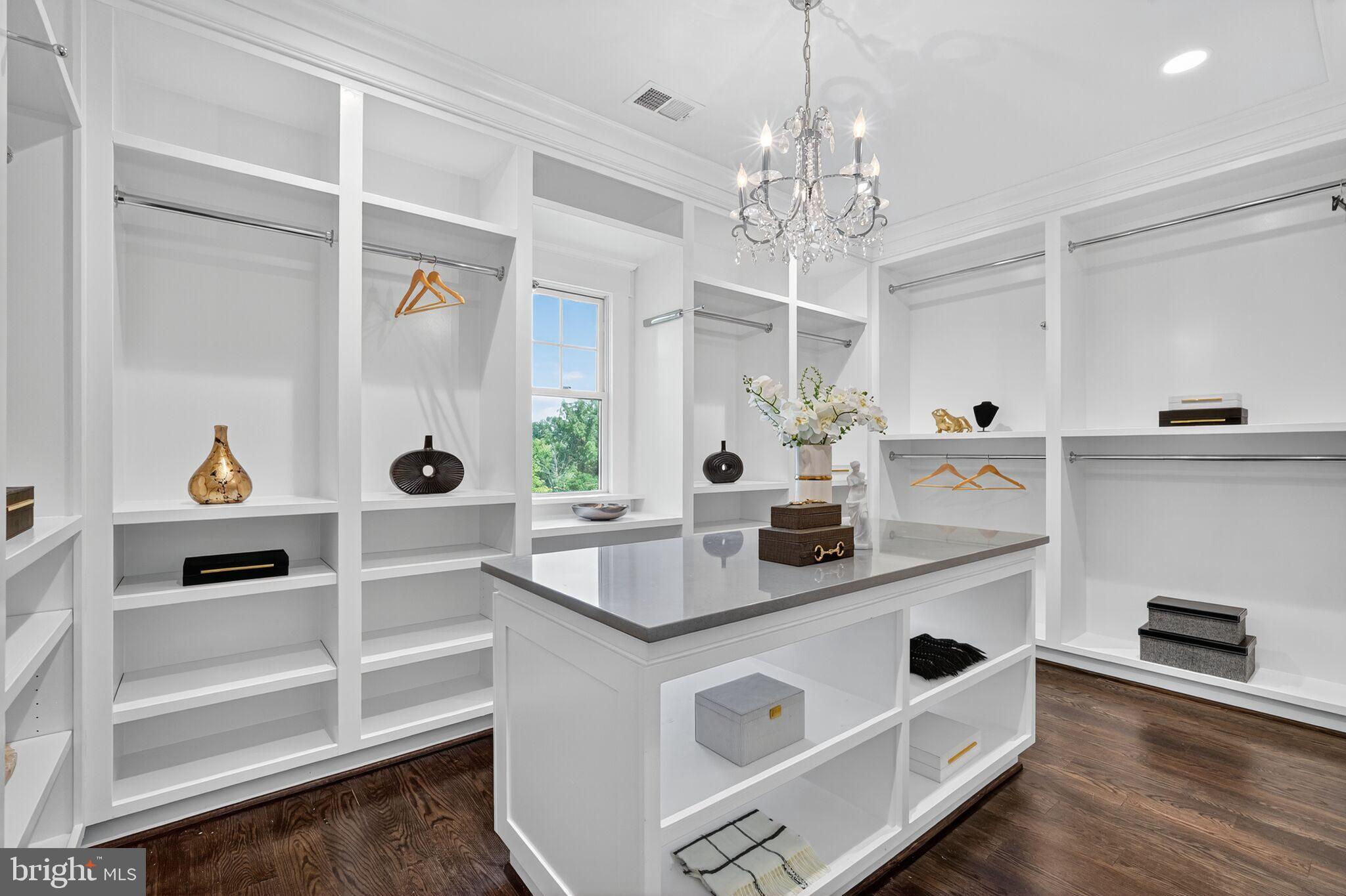 BROYHILL FOREST - Residential