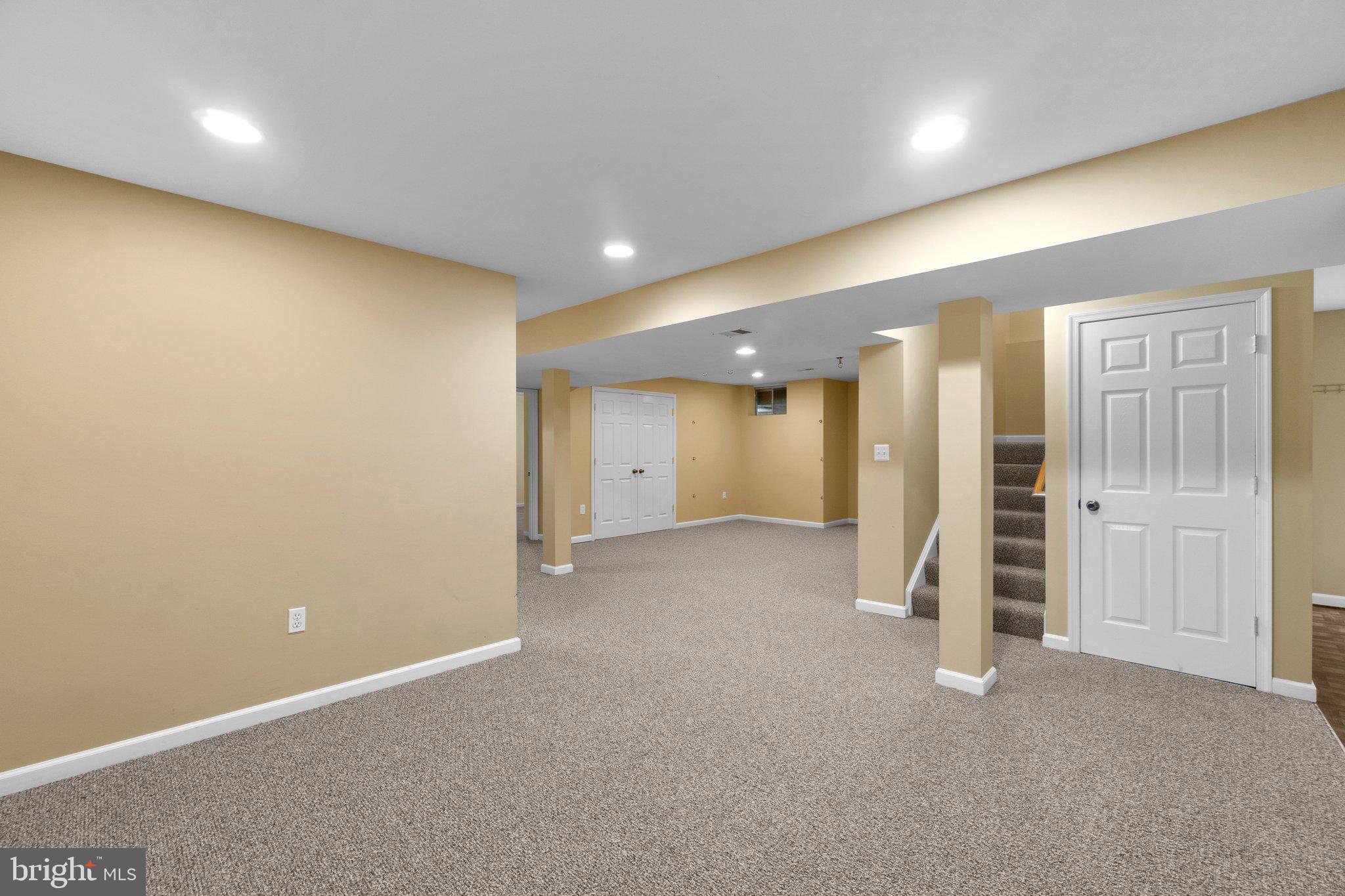 TOWN OF ROUND HILL - Residential