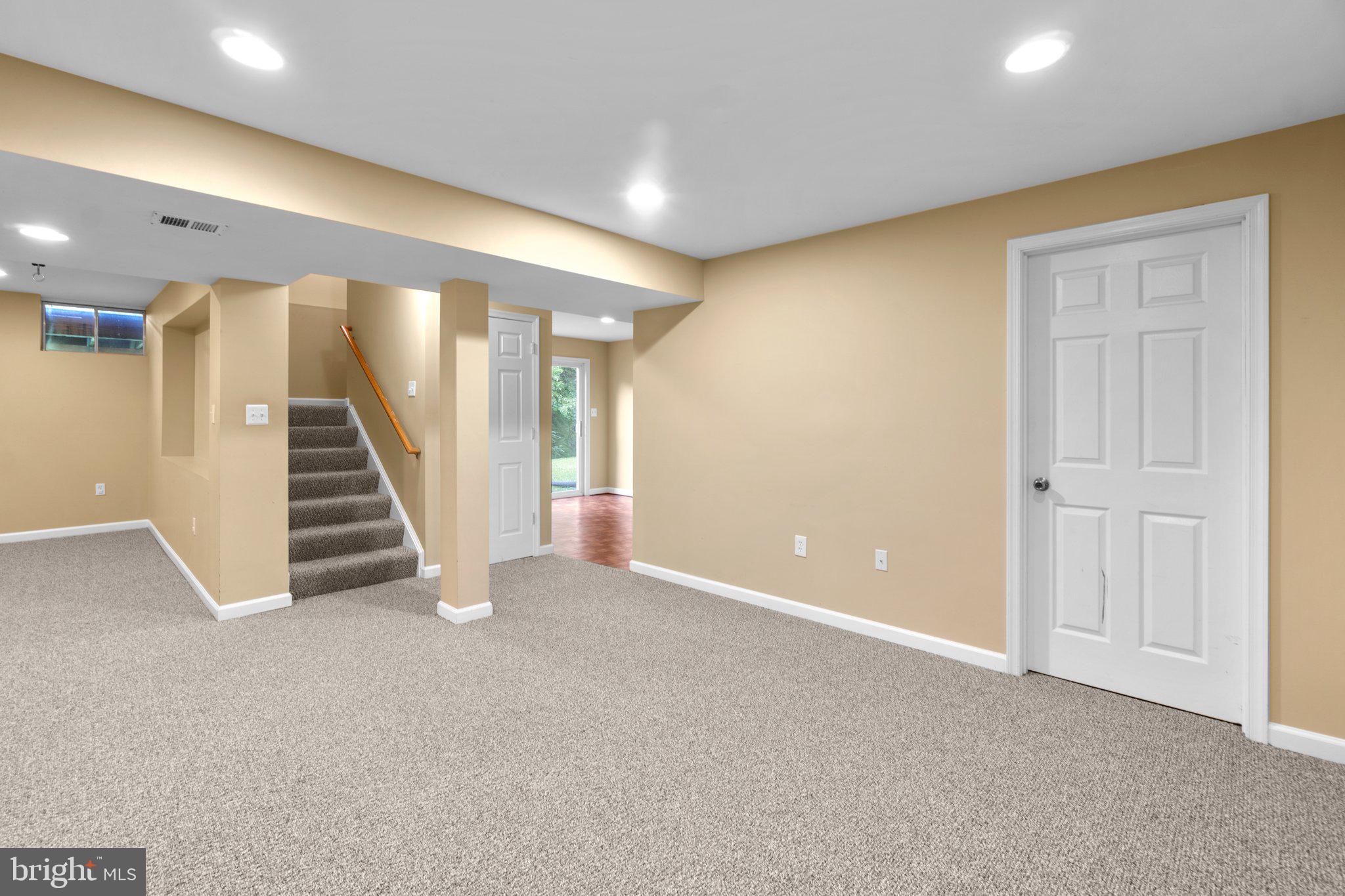 TOWN OF ROUND HILL - Residential