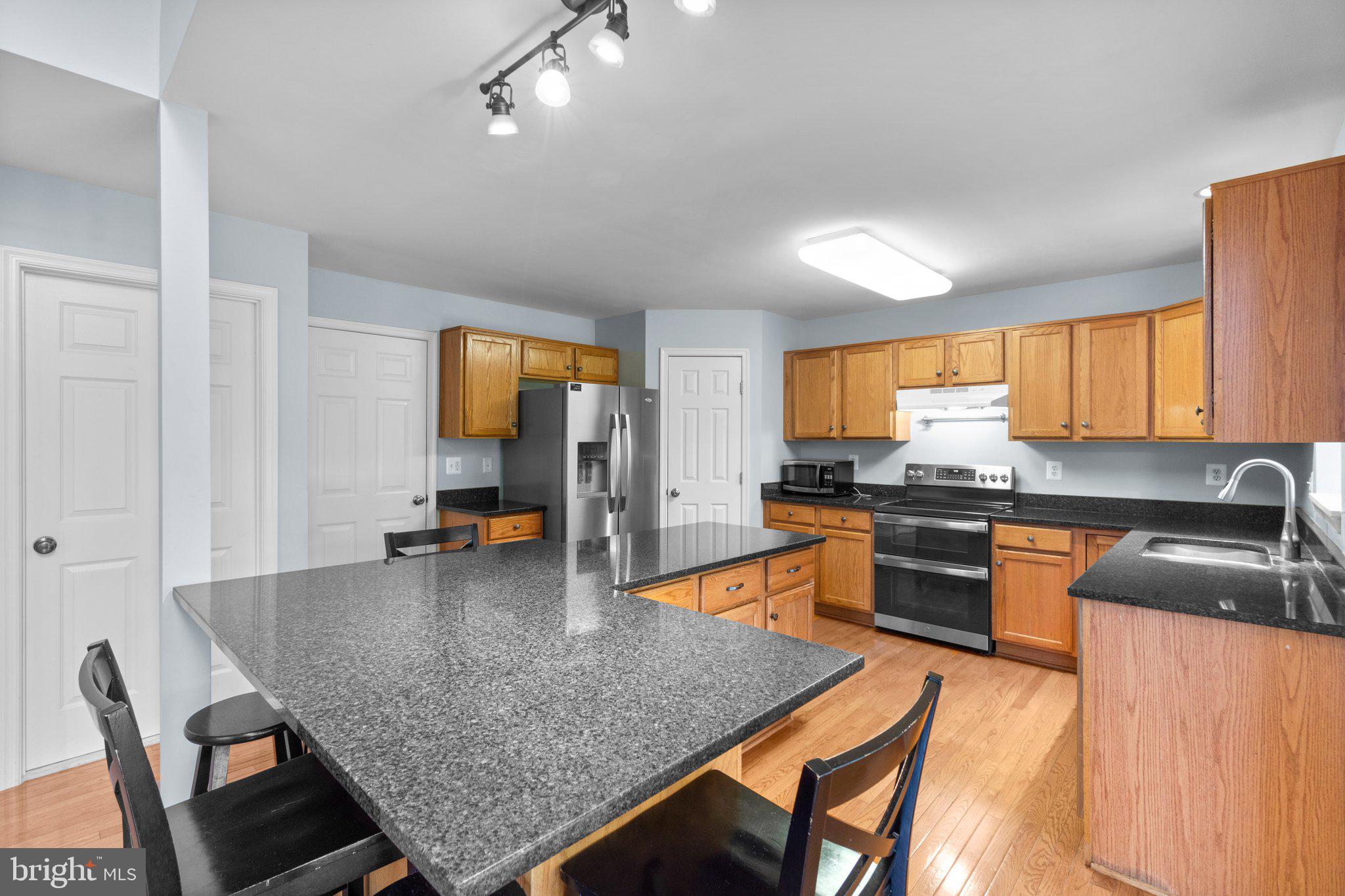 TOWN OF ROUND HILL - Residential