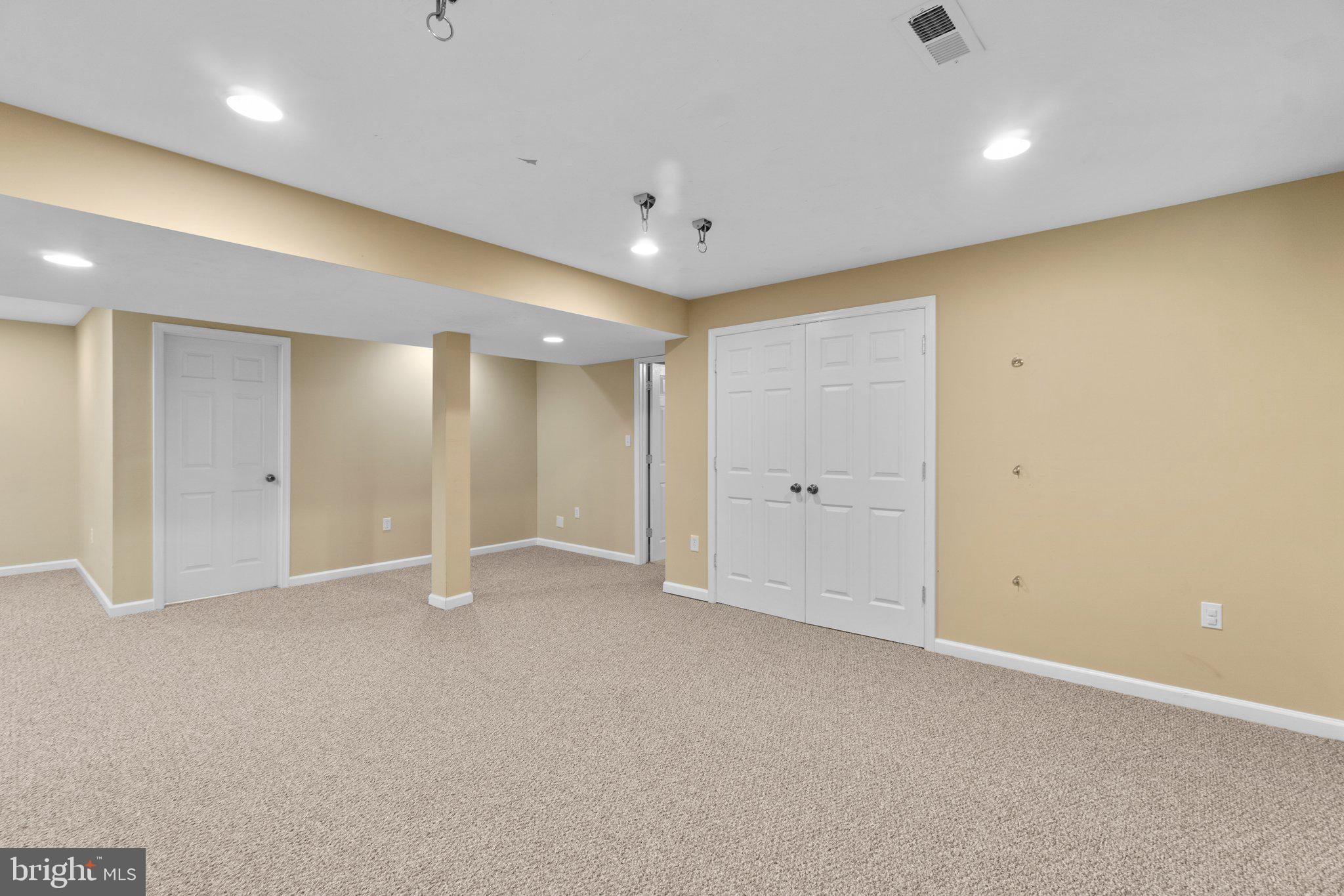 TOWN OF ROUND HILL - Residential