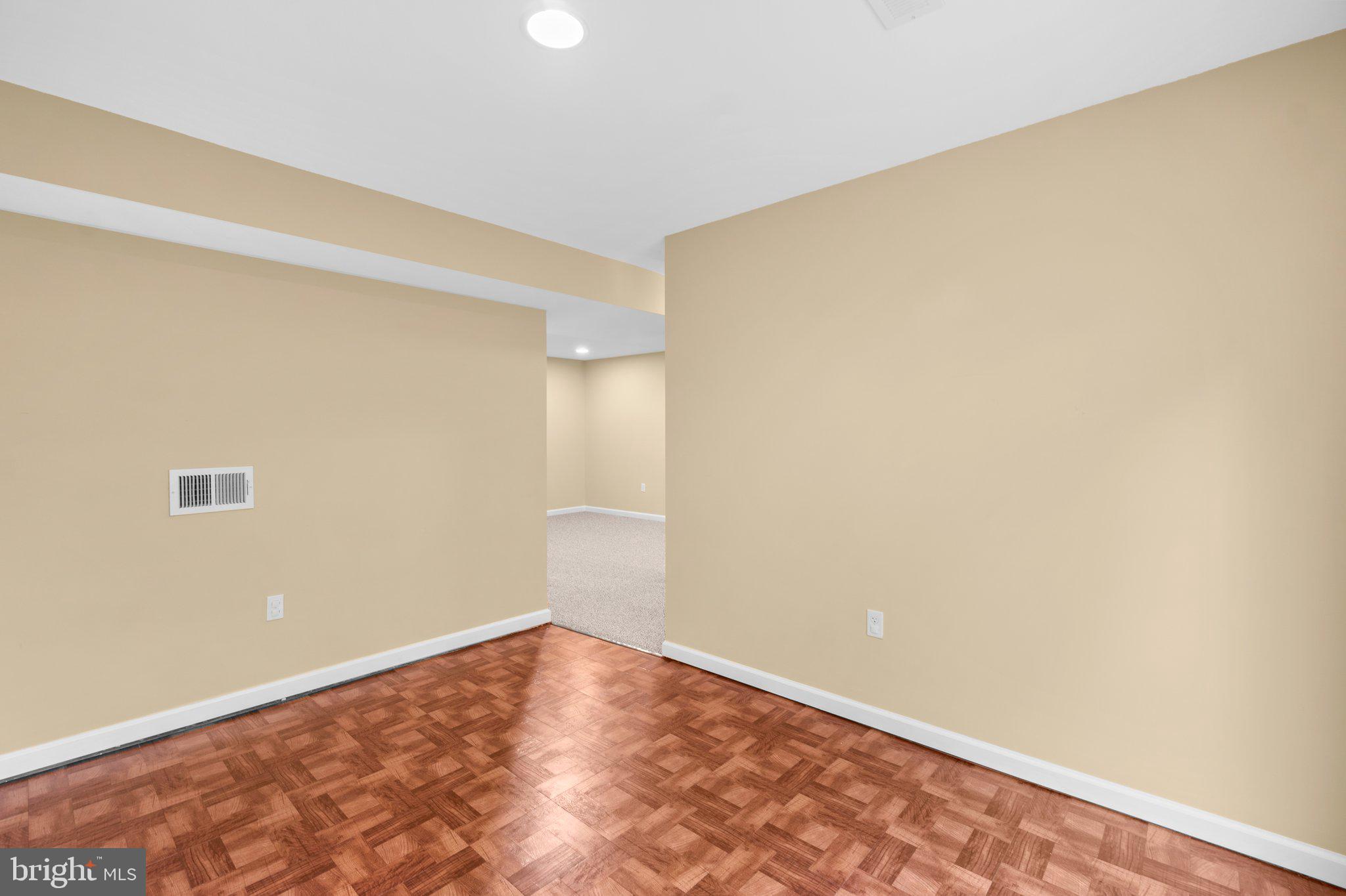 TOWN OF ROUND HILL - Residential