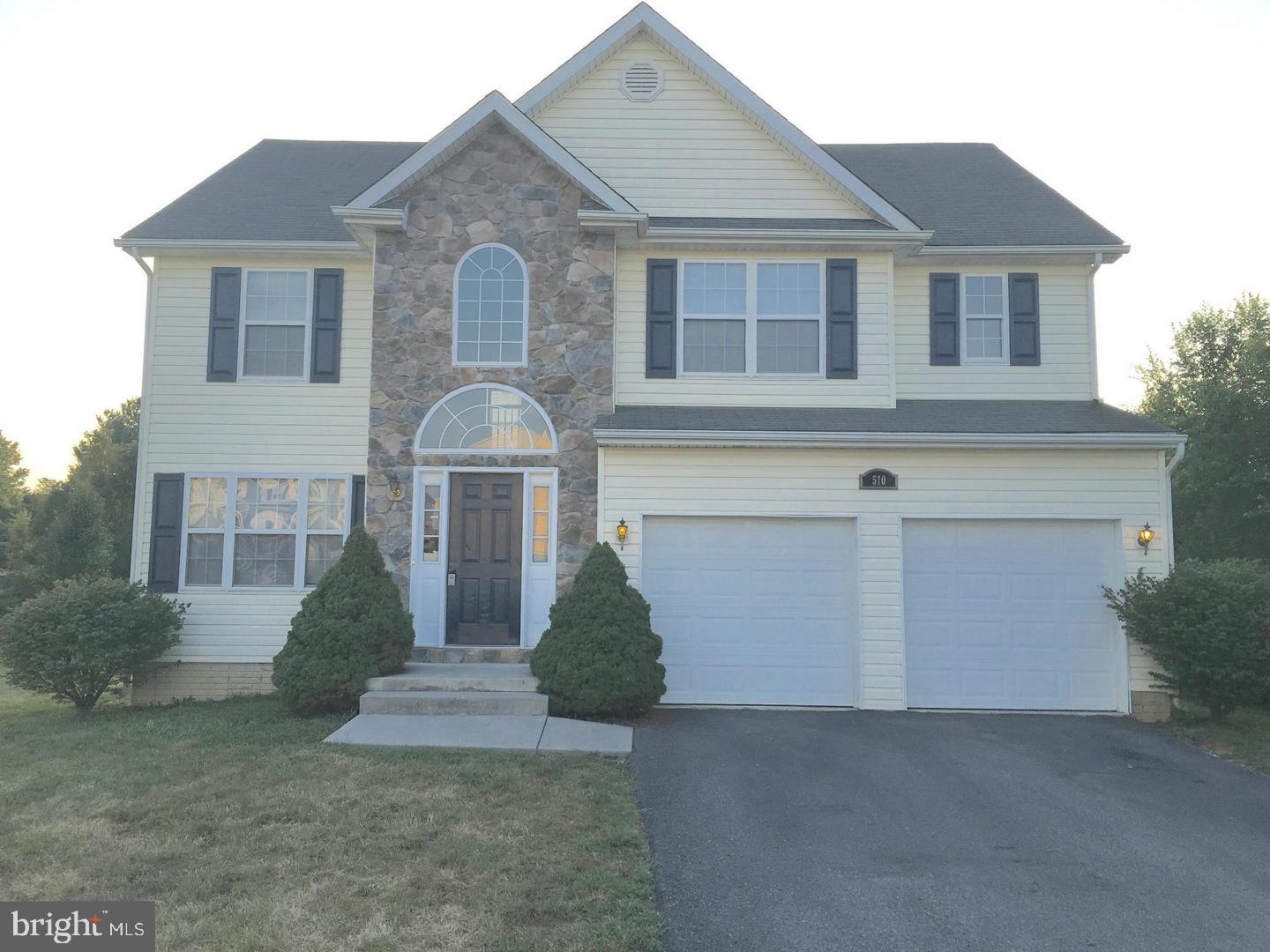 Spacious 2 story colonial in SummerHill subdivision. Just 20 Minutes to Winchester or 10 minutes to downtown Martinsburg. This 4 bedroom, 2.5 bathroom home offers 2 walk in closets in the master bedroom, plenty of entertaining space and nice level yard.