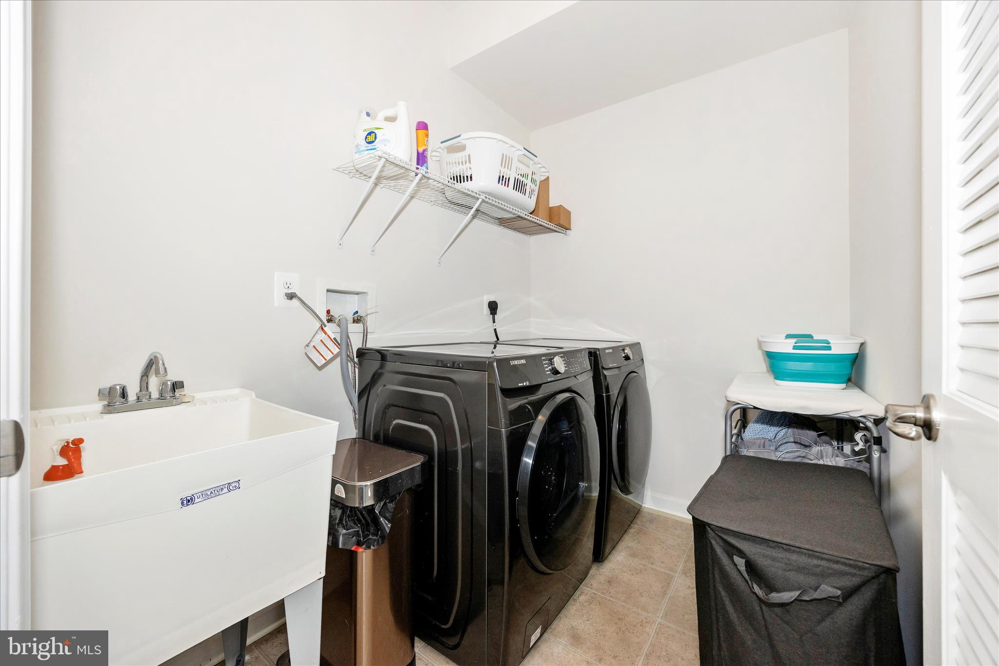 OAKDALE VILLAGE - Residential