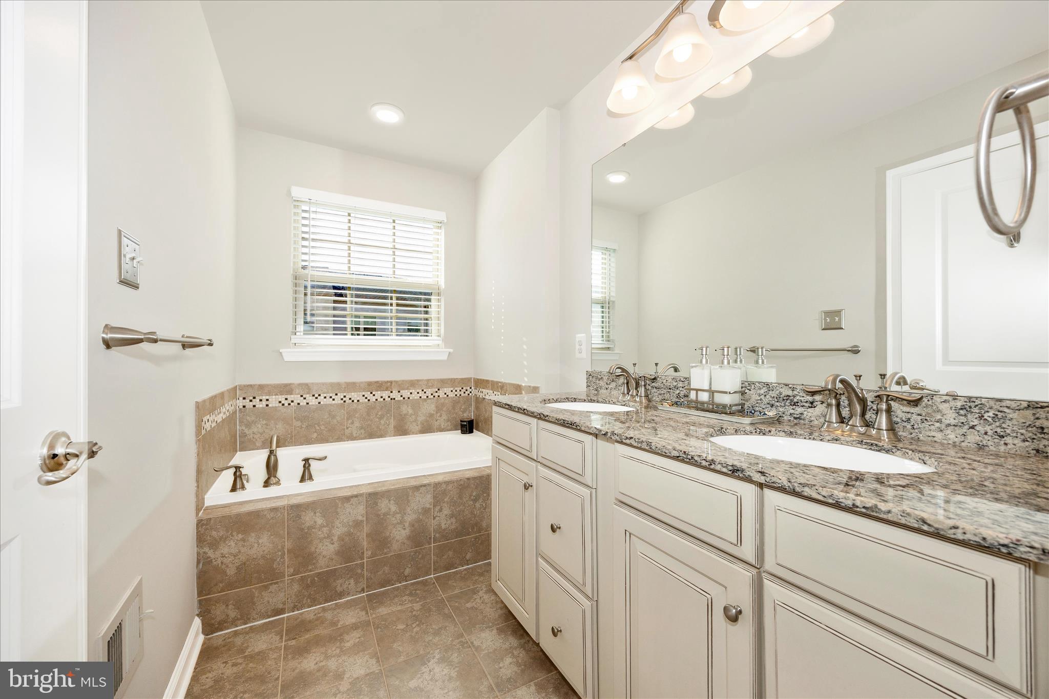 OAKDALE VILLAGE - Residential