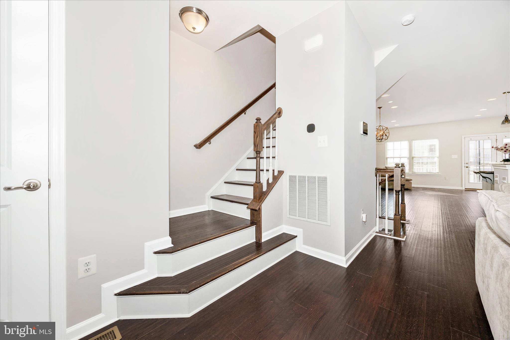 OAKDALE VILLAGE - Residential