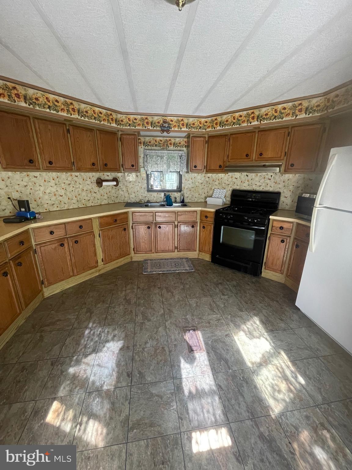 NORTH RIDGE ACRES - Residential