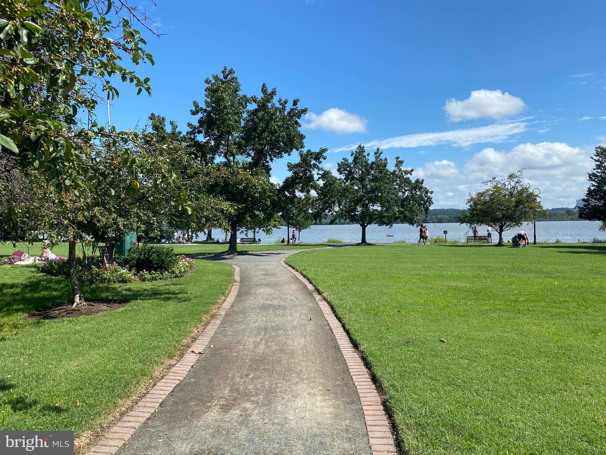 CHATHAM SQUARE - Residential Lease