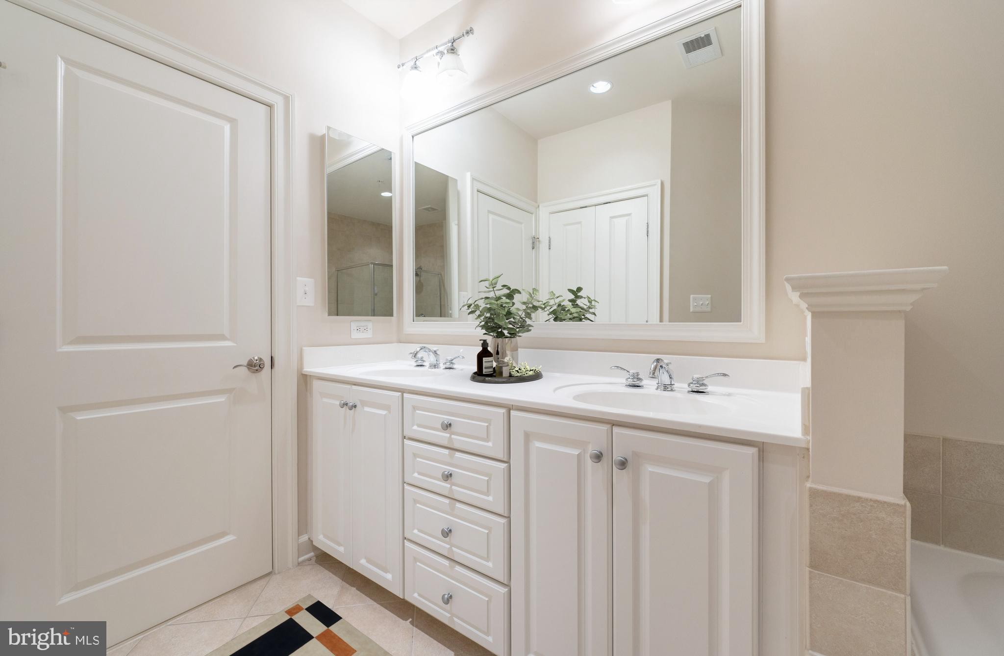 CHATHAM SQUARE - Residential Lease