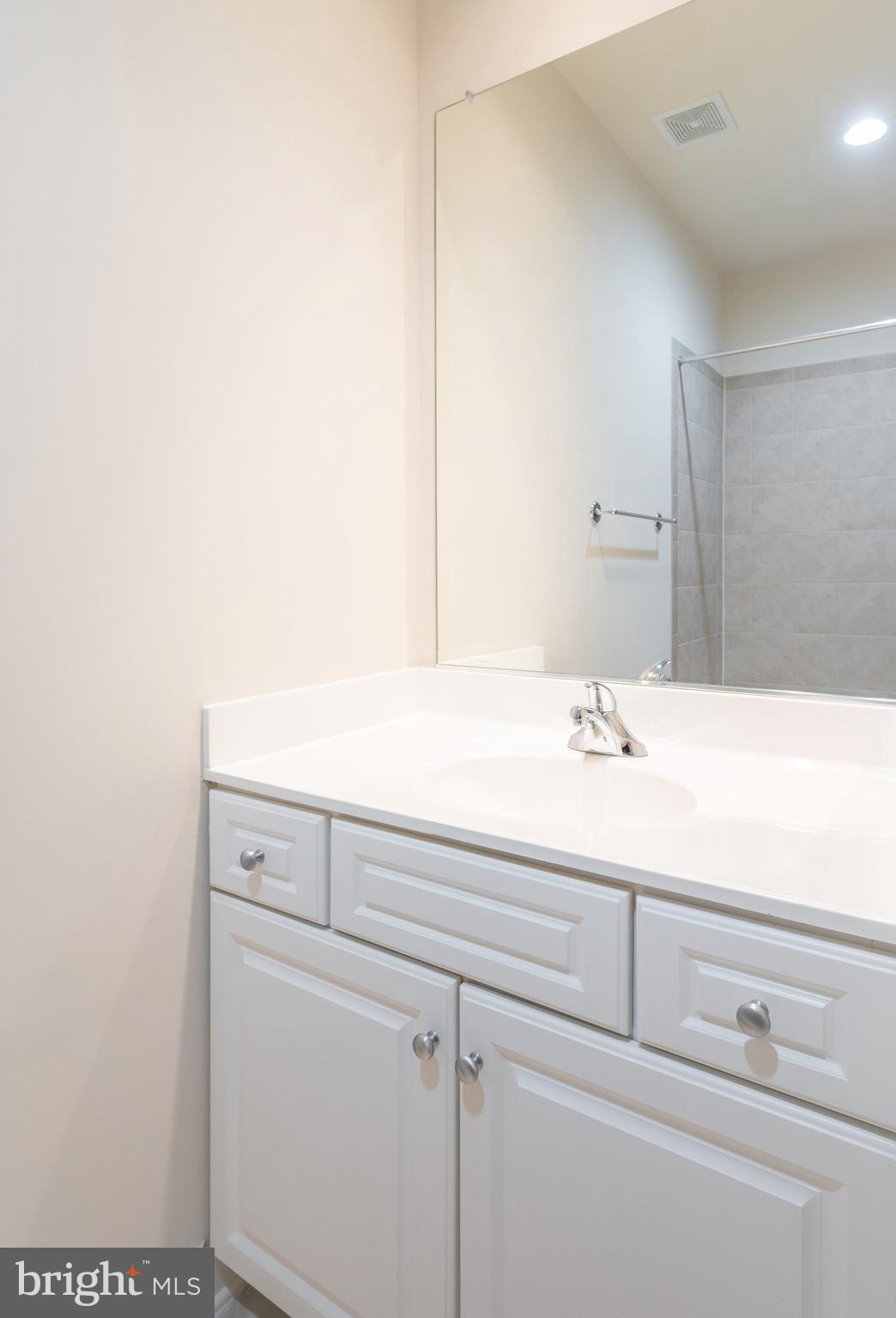 CHATHAM SQUARE - Residential Lease