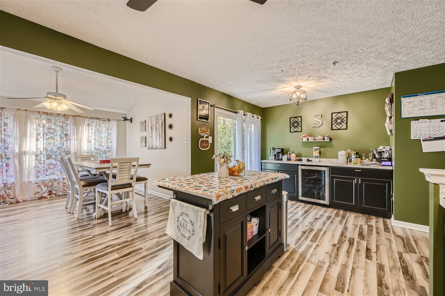 HOLLY WOODS - Residential