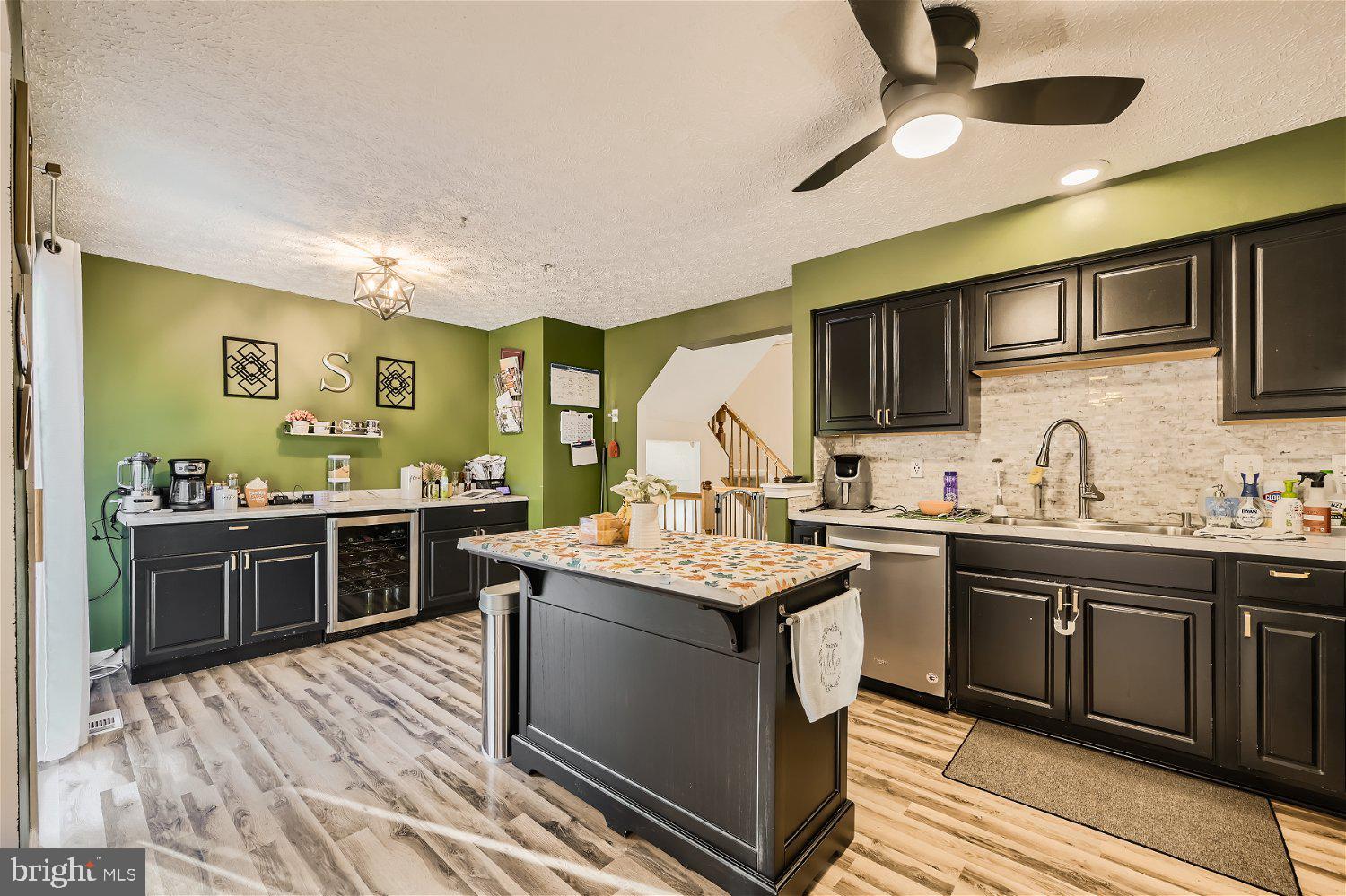 HOLLY WOODS - Residential