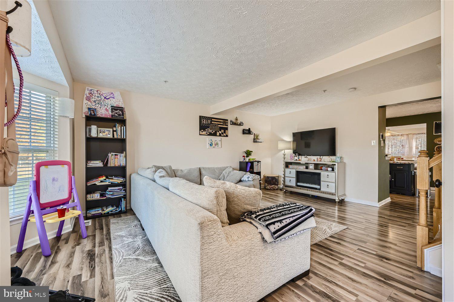 HOLLY WOODS - Residential