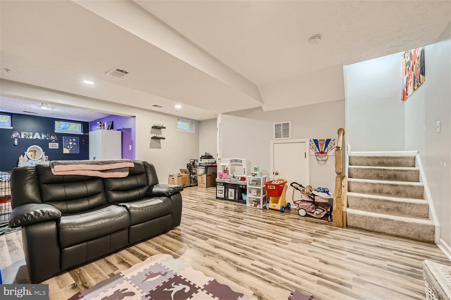 HOLLY WOODS - Residential