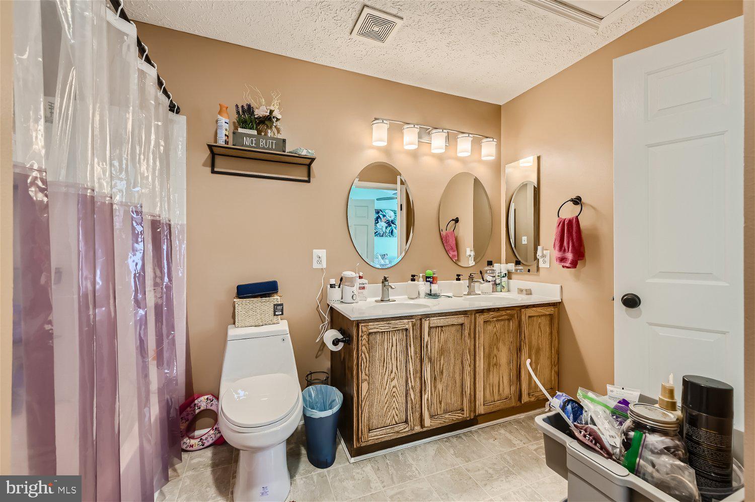 HOLLY WOODS - Residential