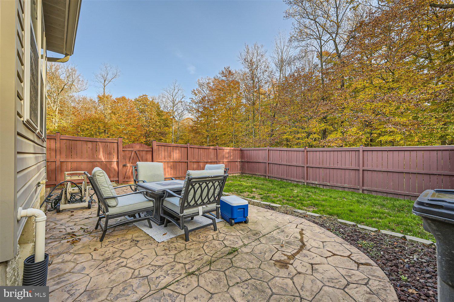 HOLLY WOODS - Residential