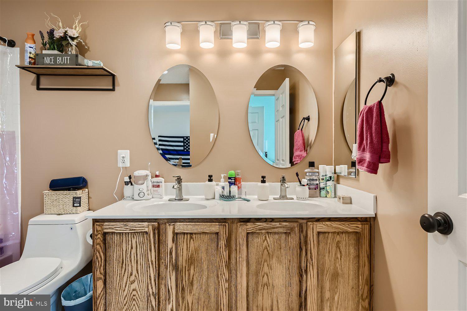 HOLLY WOODS - Residential