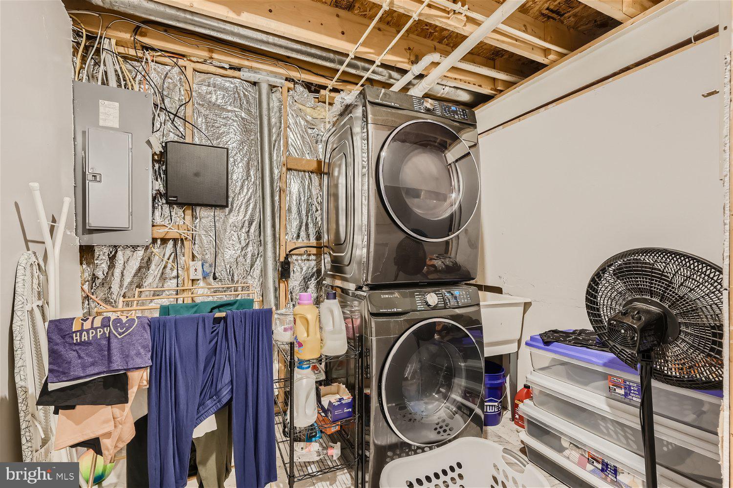 HOLLY WOODS - Residential