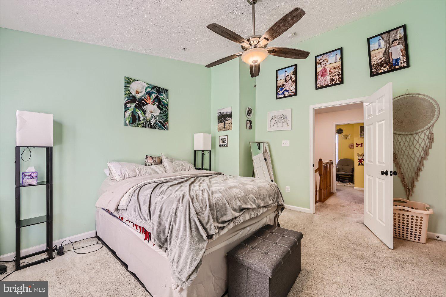 HOLLY WOODS - Residential