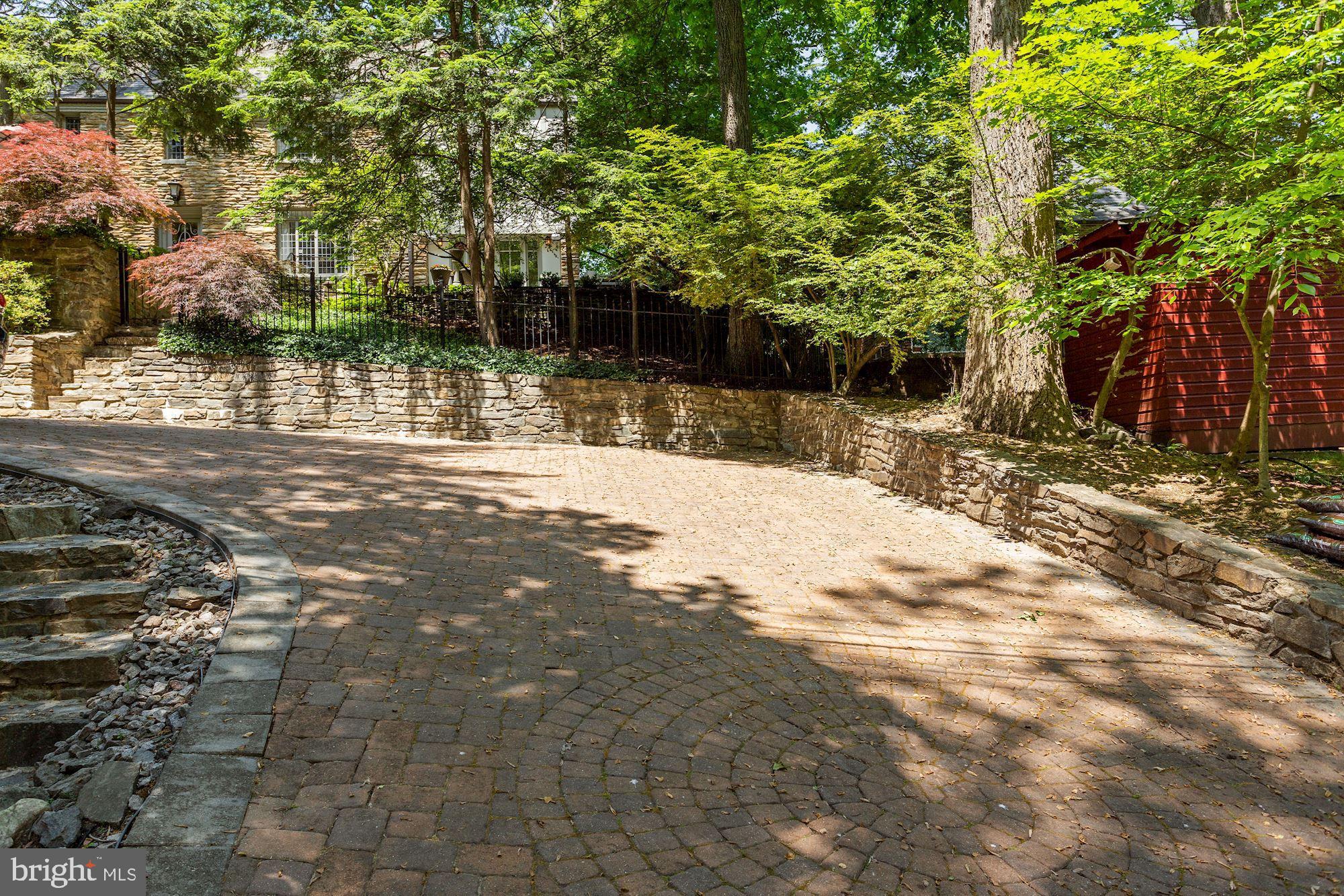 FOREST HILLS - Residential