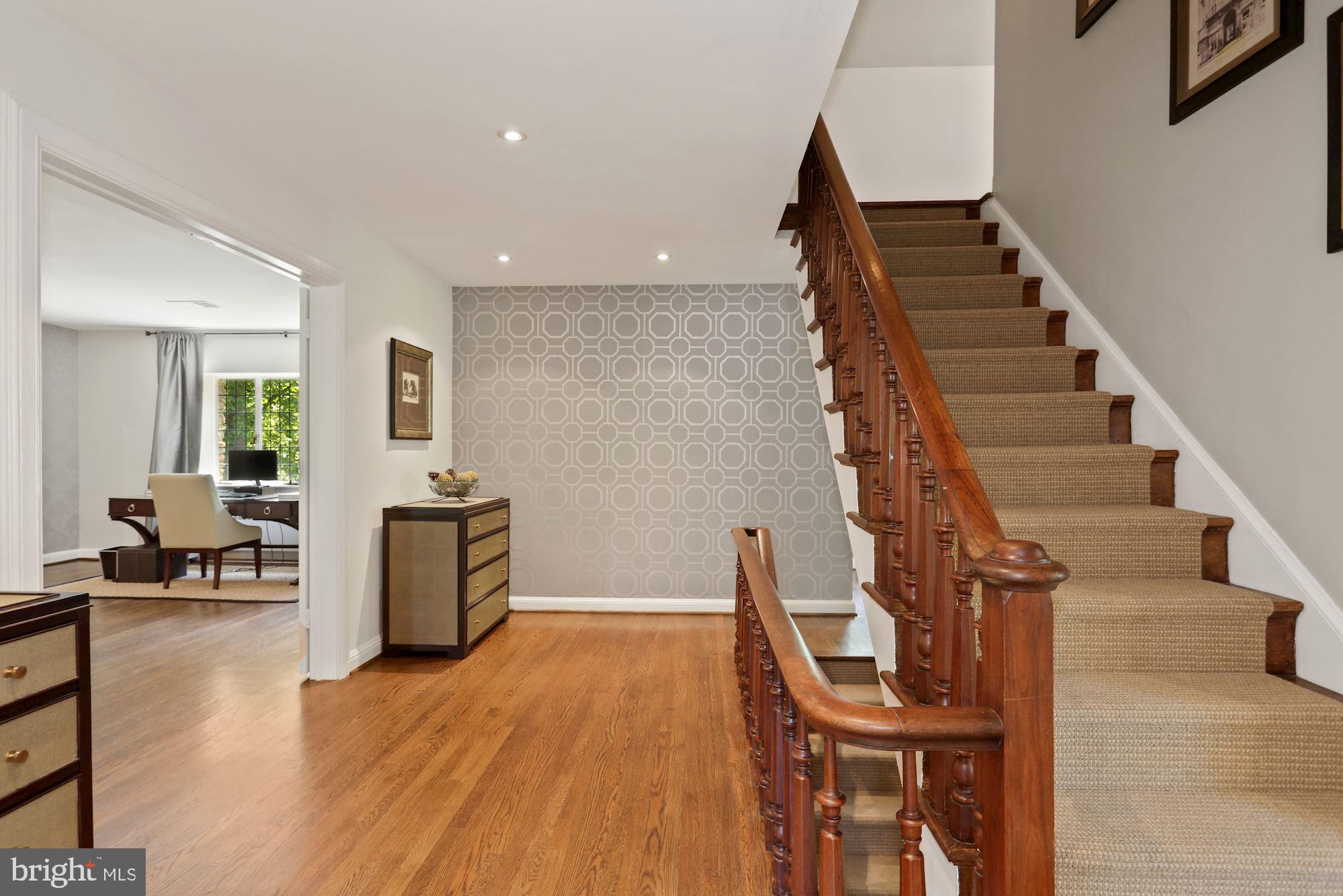 FOREST HILLS - Residential