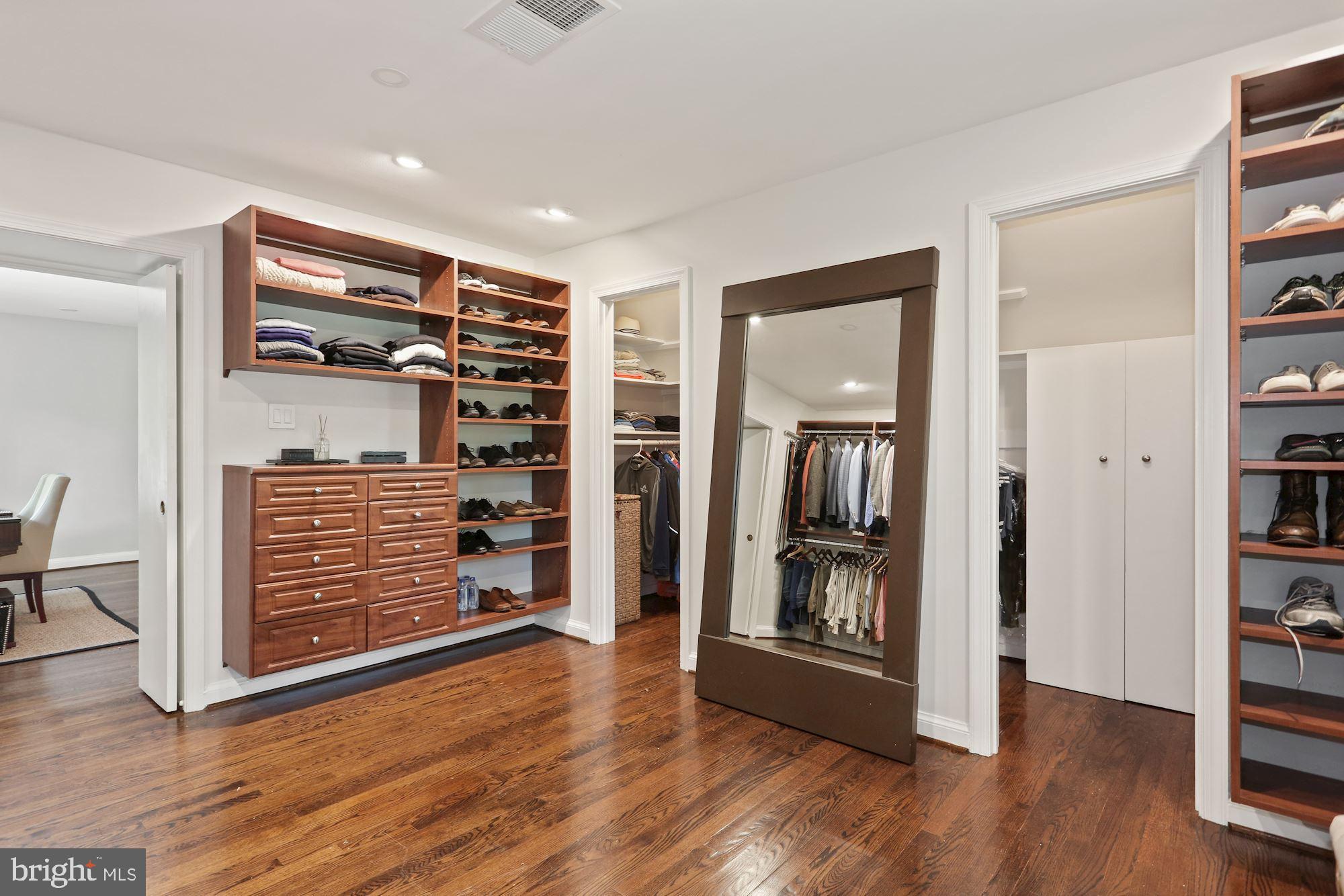 FOREST HILLS - Residential