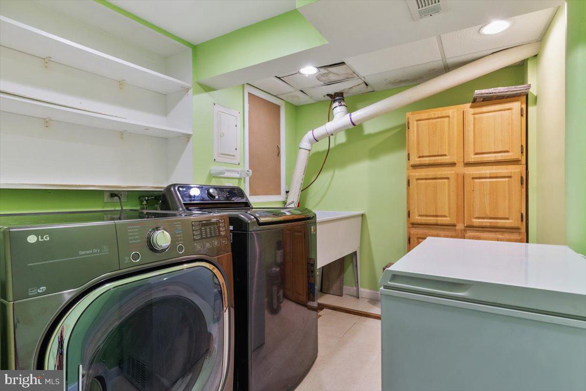 MARLYN MANOR - Residential