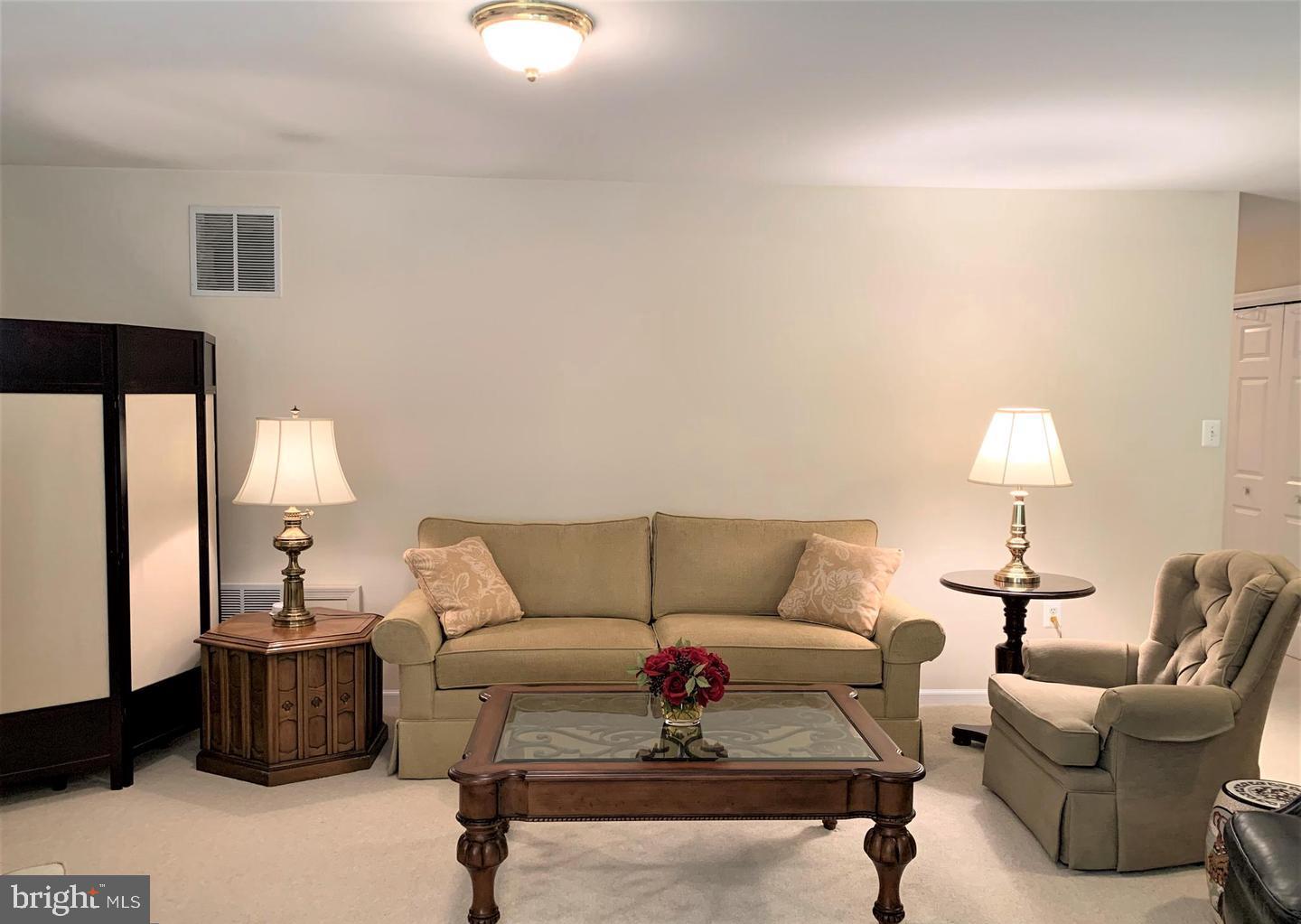 TOWNES OF MANCHESTER WOODS - Residential Lease