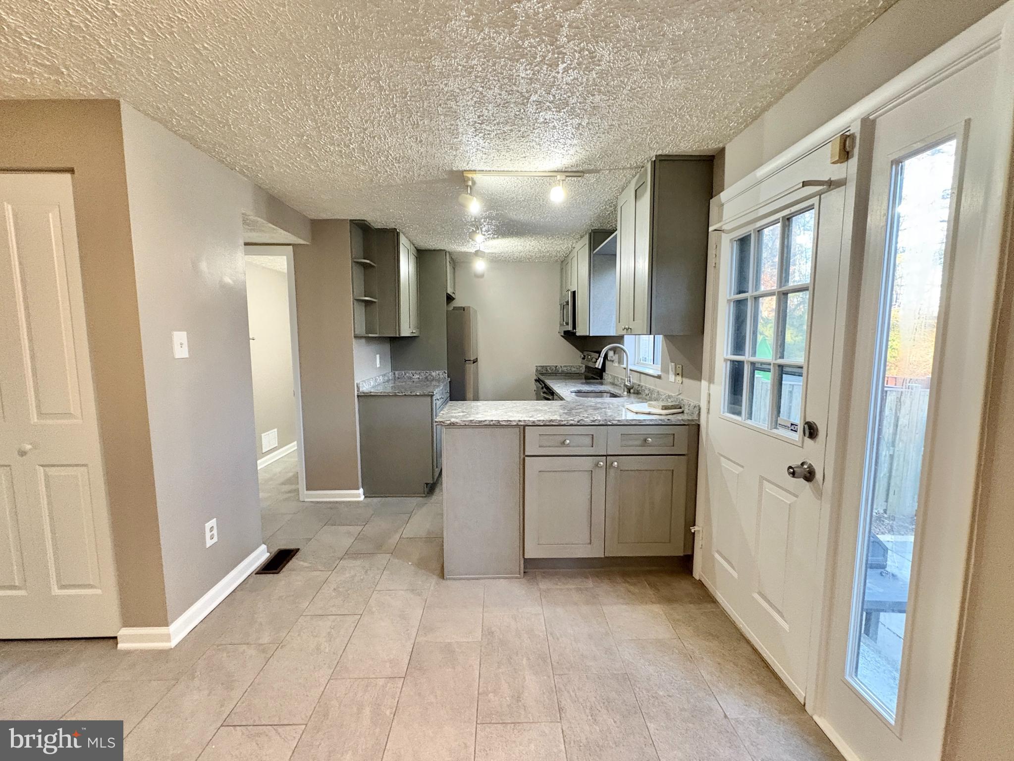 NEWINGTON FOREST - Residential Lease