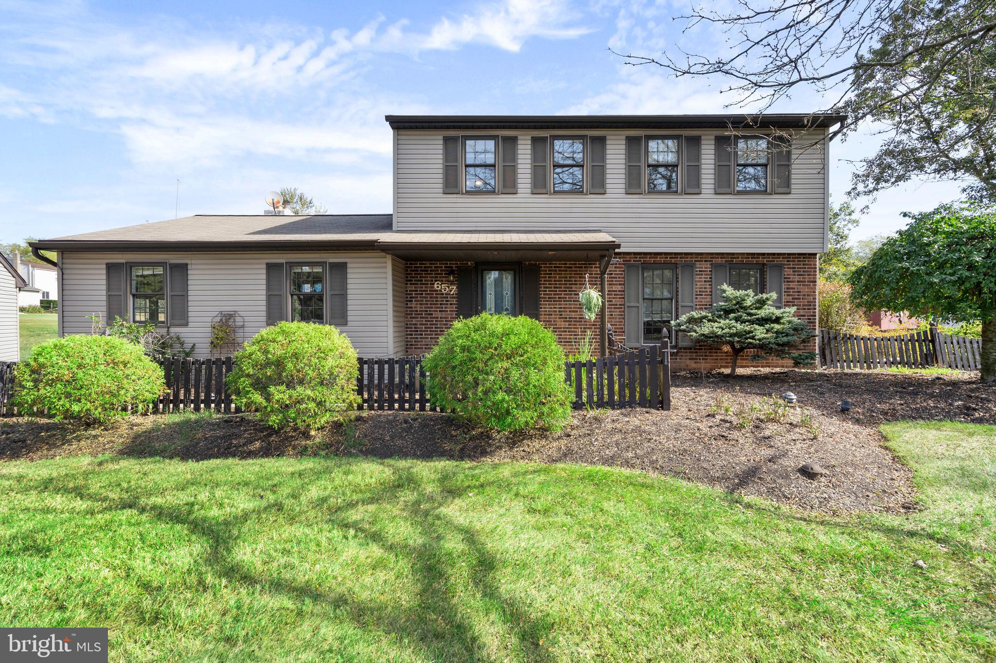 657 BIRCHWOOD COURT