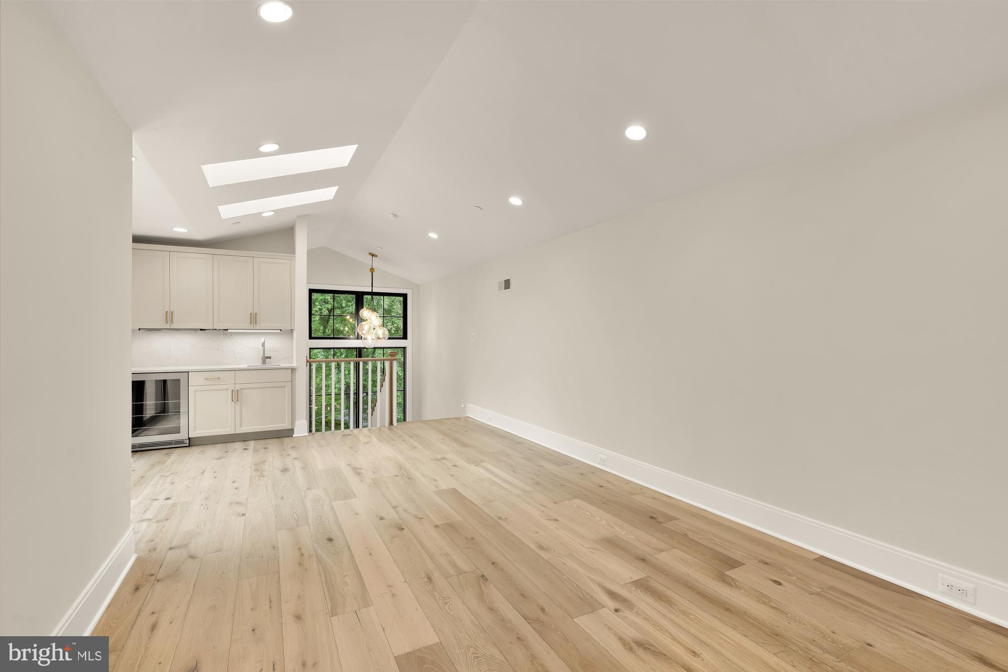 LUXMANOR - Residential