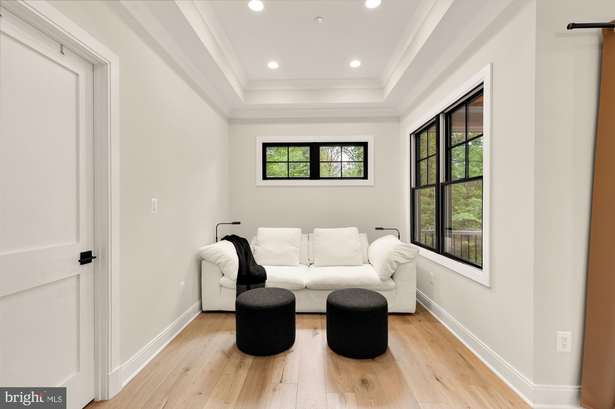 LUXMANOR - Residential
