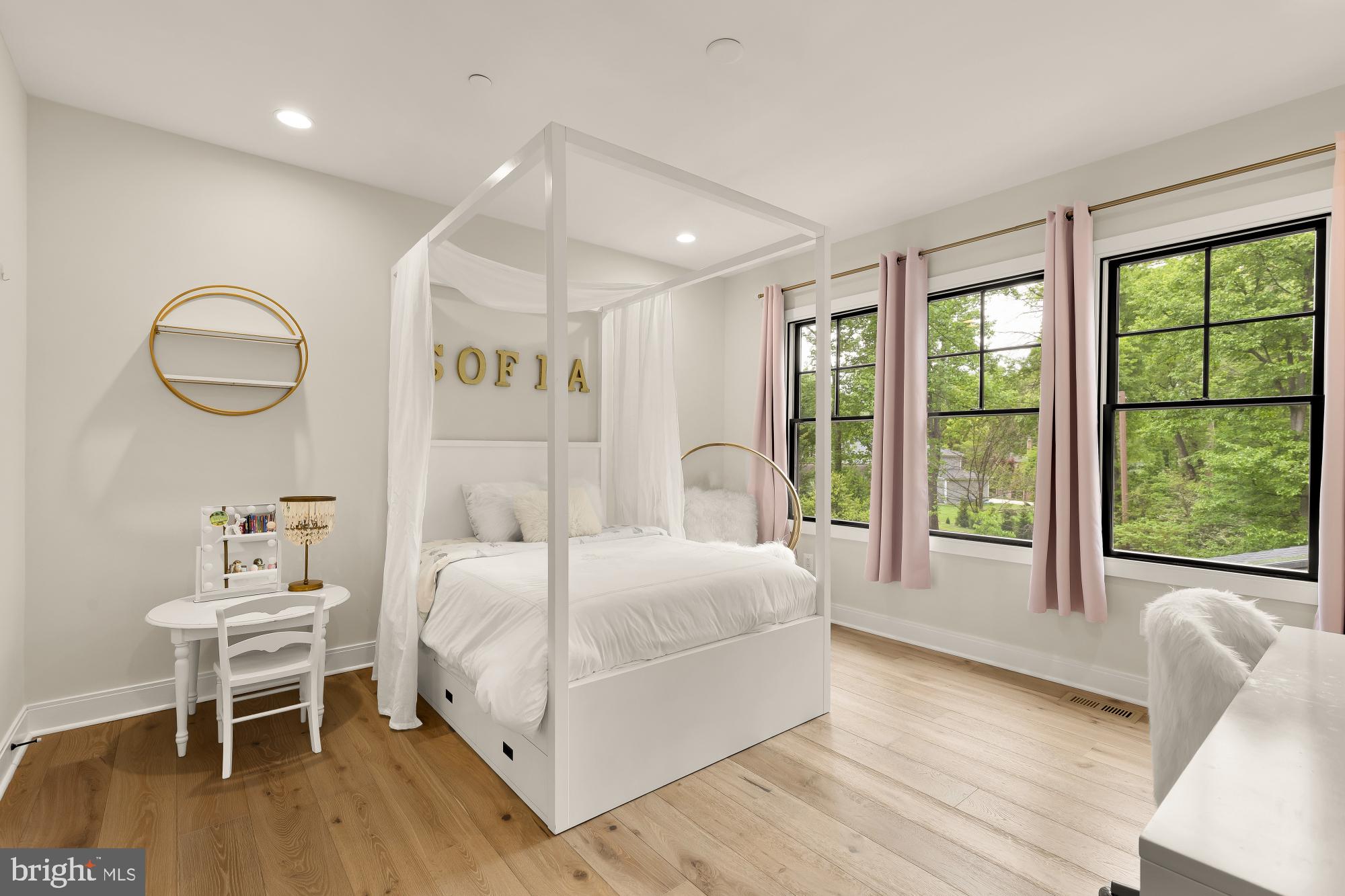 LUXMANOR - Residential