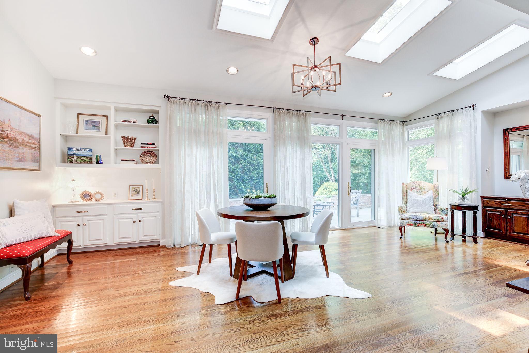 WILLIAMSBURG GARDENS - Residential