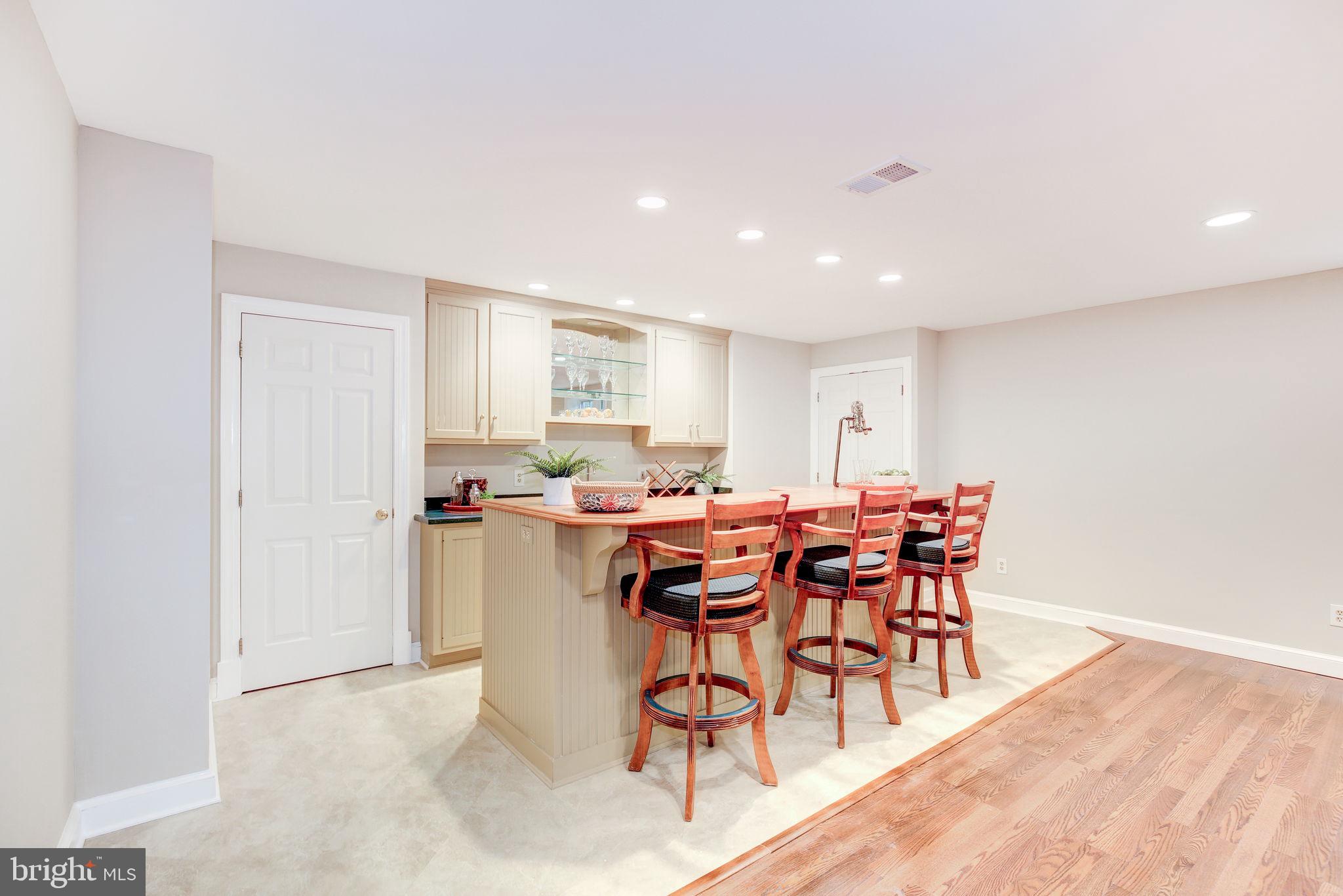 WILLIAMSBURG GARDENS - Residential